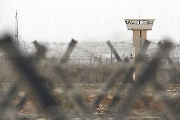 تقارير حقوقية: إلغاء مبدأ فصل الجرائم في السجون الإيرانية يؤدي إلى صدامات بين السجناء