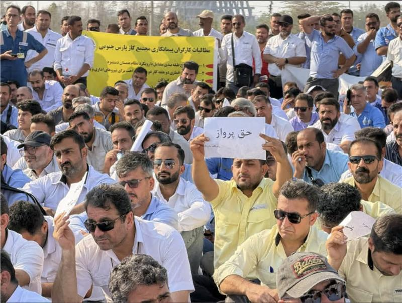 هزاران کارگر پیمانی در پارس جنوبی با درخواست حذف پیمانکاران و همسان‌سازی حقوق تجمع کردند