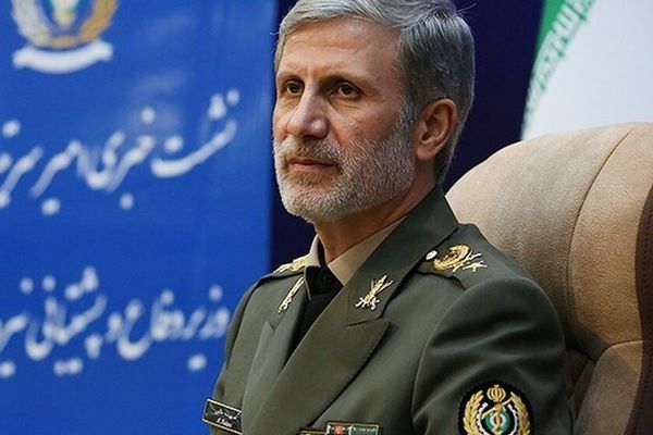 فرمانده کل ارتش جمهوری اسلامی: پدافند هوایی در خط مقدم دفاع از آسمان ایران است