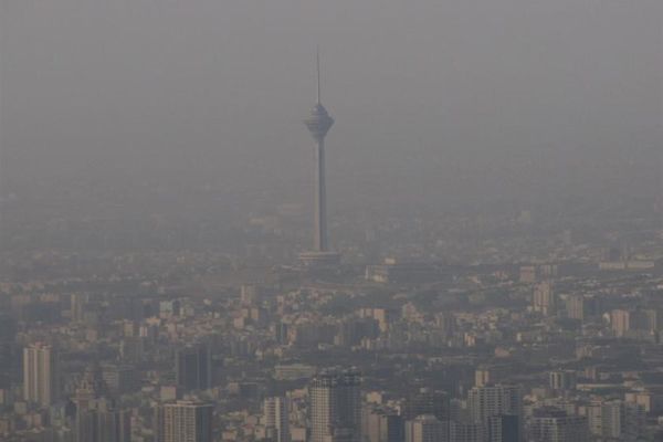 غموض حول أسباب إغلاق طهران ومحافظات إيرانية أخرى.. التلوث أم نقص الطاقة؟