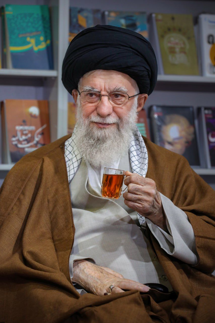 سایت وابسته به سپاه: خامنه‌ای با فردوسی انس دارد