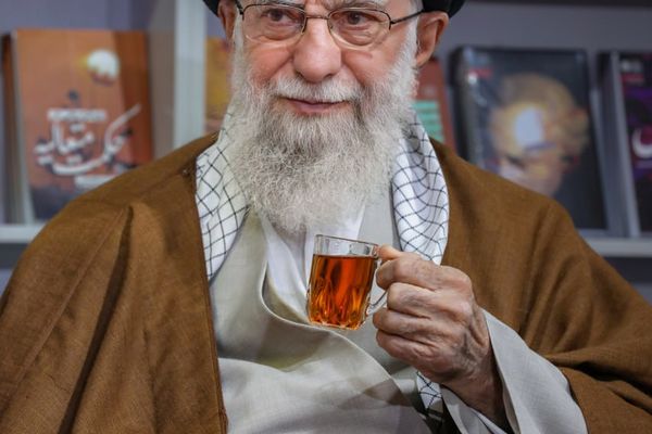 سایت وابسته به سپاه: خامنهای با فردوسی انس دارد