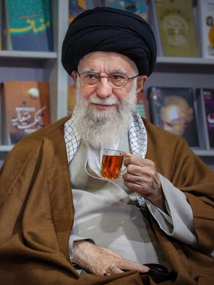 سایت وابسته به سپاه: خامنهای با فردوسی انس دارد