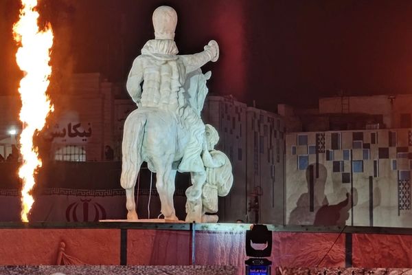 علی مطهری: زانو زدن امپراتور روم مقابل پادشاه ساسانی رخ نداده و تخیلی است