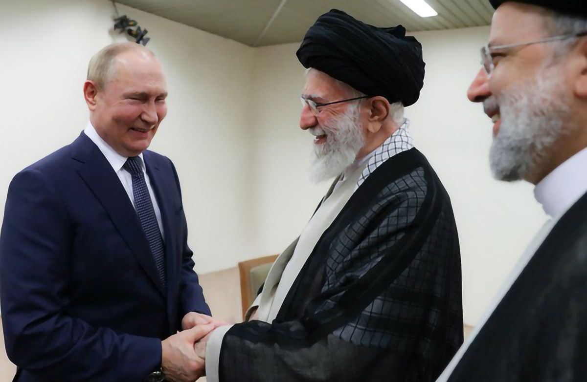 خامنه‌ای، حمله روسیه به اوکراین را ناشی از ابتکار عمل پوتین دانست