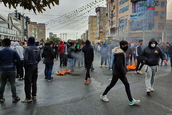 کالبدشکافی یک کشتار و مادرانی که نمیگذارند آبان به پایان برسد