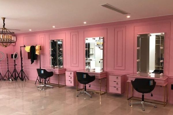 Controversy Erupts Over Removal Of Makeup Artist Licenses In Iran