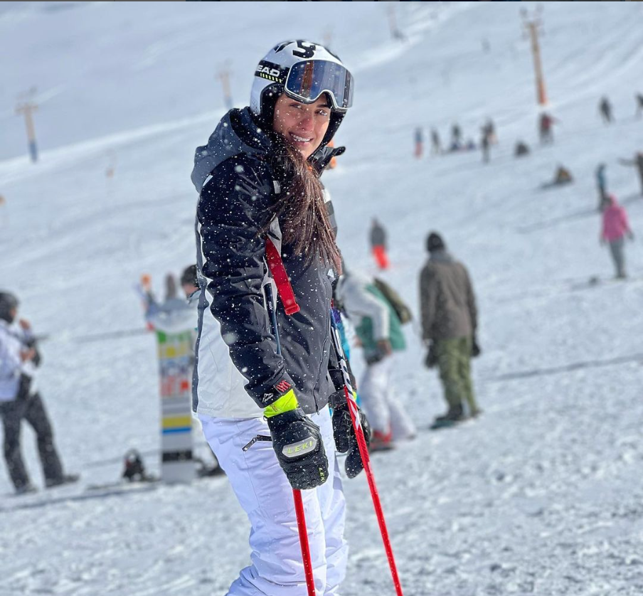 اختصاصی ایران اینترنشنال؛ فدراسیون اسکی به دلیل پناهندگی پاداش عاطفه احمدی را پرداخت نکرد