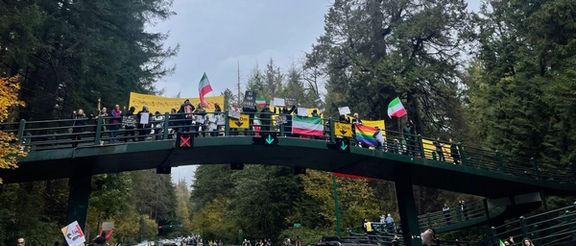 فعالان و ایرانیان ونکوور یک زنجیره انسانی به طول بیش از ۴ کیلومتر تشکیل دادند