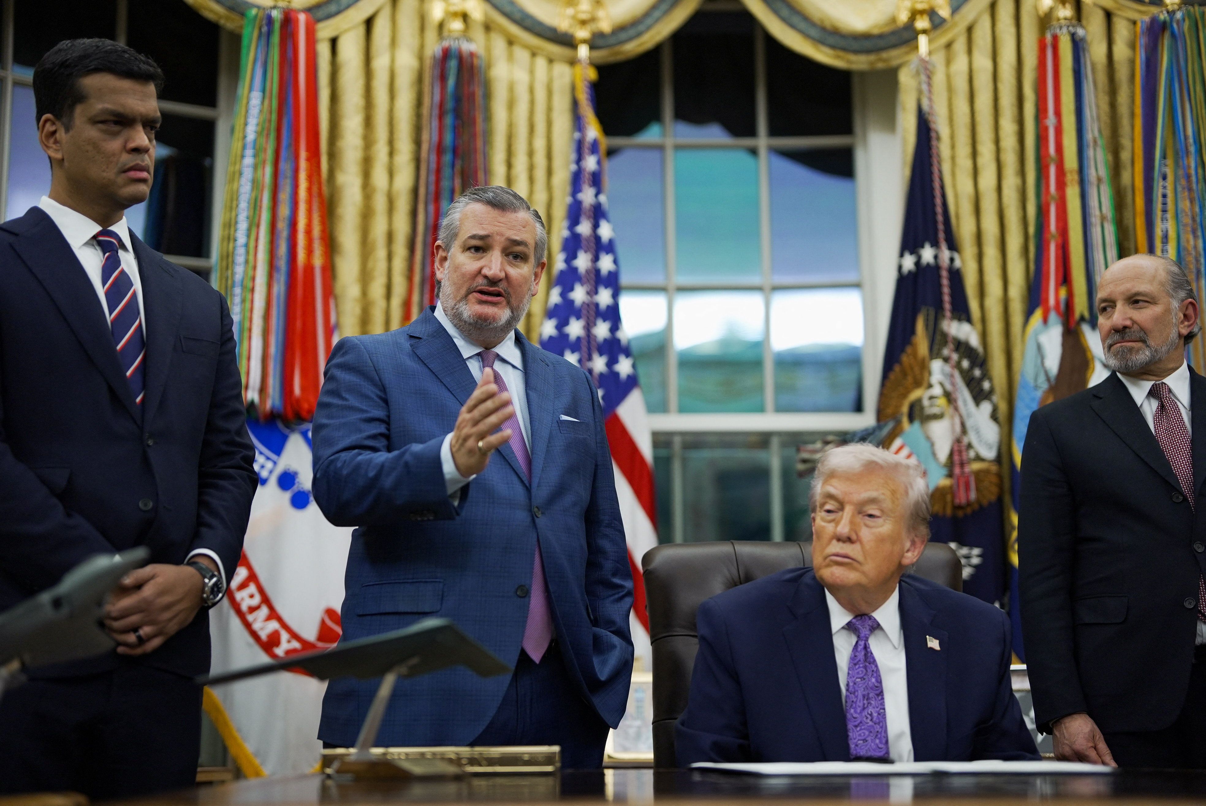 سناتور تد کروز: ترامپ به ایران، روسیه و چین دستور داده است از نیم‌کره غربی خارج شوند