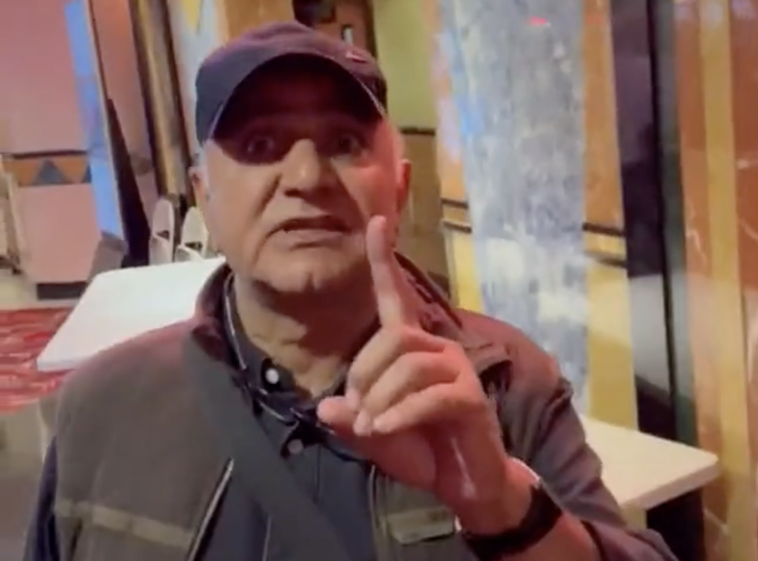 کنگره آمریکا درباره دادن ویزا به پرویز پرستویی، به دلیل ارتباط او با سلیمانی، تحقیق می‌کند