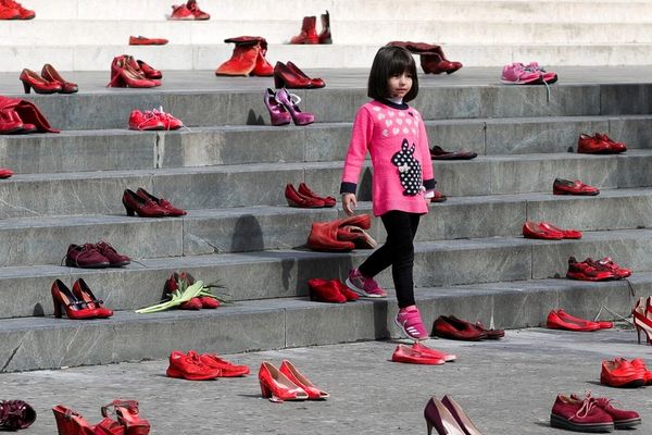 قتل النساء في إيران: جريمة عائلية أم استراتيجية حكومية لقمعهن؟