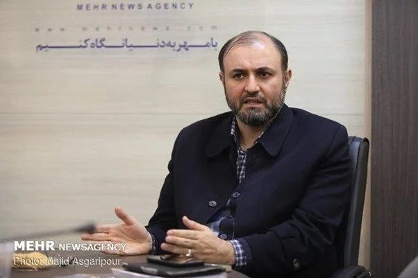 میثم نیلی، مالک وب‌سایت رجانیوز، محمدمهدی اسماعیلی را در ثبت‌نام برای انتخابات زودهنگام ریاست جمهوری همراهی کرد