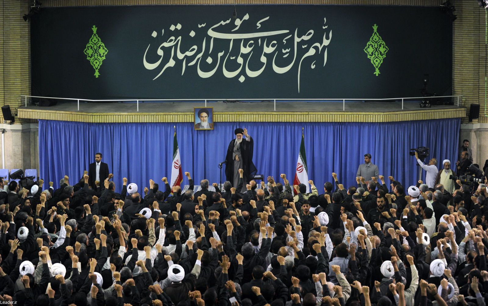 روزنامه زیر نظر خامنه‌ای: در روز اول جنگ ۱۲ روزه ۳۶/۲ درصد به مدافعان نظام افزوده شد