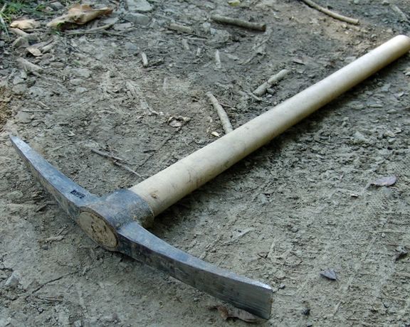 مردی که سر همسرش را شکافت؛ ۱۰ روز با من روابط عاطفی نداشت با کلنگ بر سرش زدم