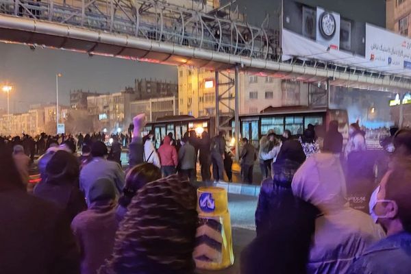 "تلغراف": أنهار من الدم في إيران ومجازر غير مسبوقة بحق المتظاهرين