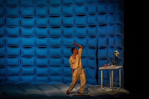 Tehran police detain several prominent actors at birthday party