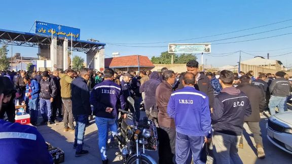 هفتمین روز راهپیمایی اعتراضی کارگران فولاد همزمان با تجمع بازنشستگان مخابرات