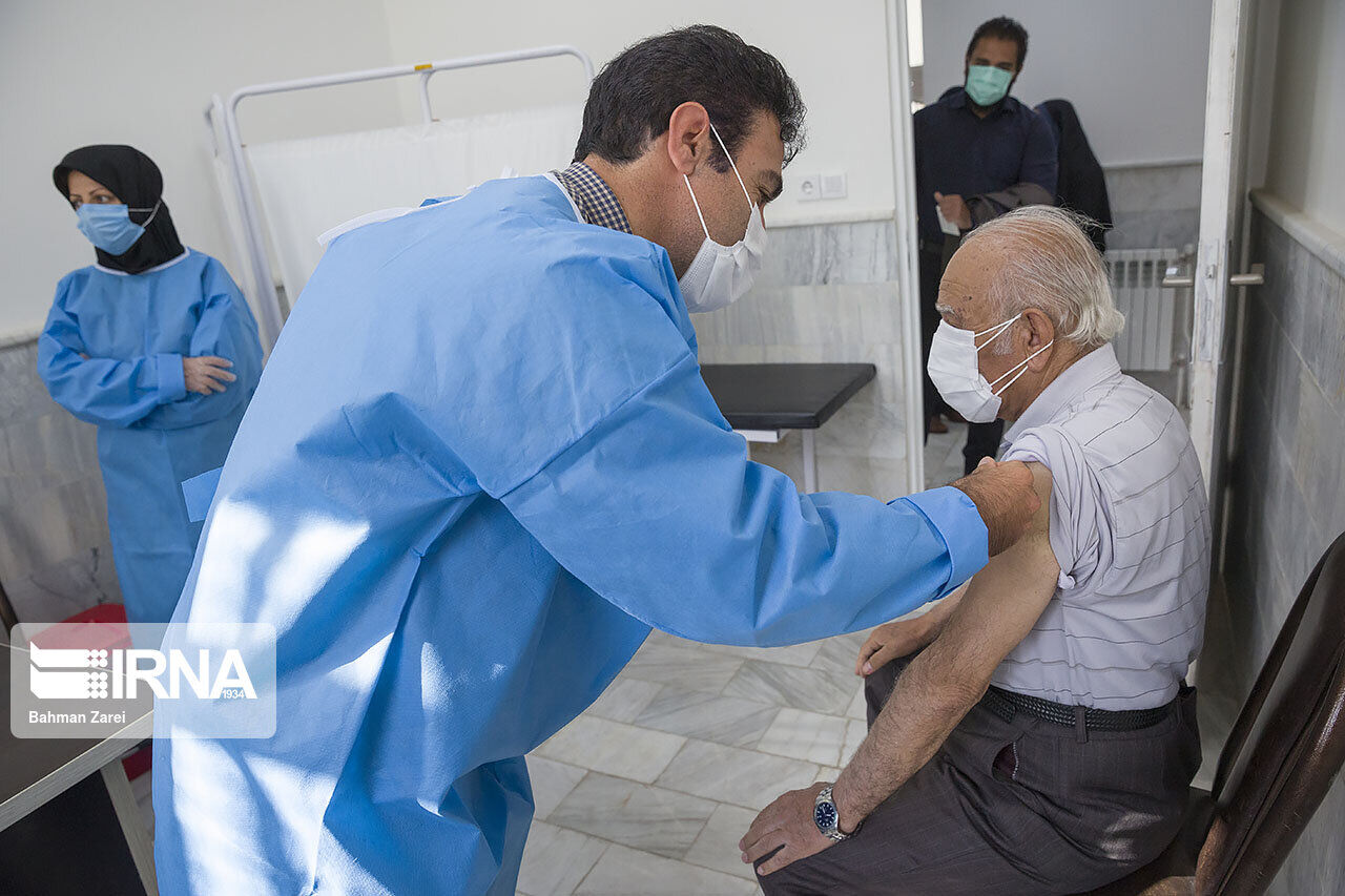 اختصاصی: وزارت بهداشت به مراکز واکسیناسیون درباره تبعات حقوقی تزریق اشتباه هشدار داد