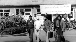 Former Tehran embassy hostage denounces US deportations of Iranians