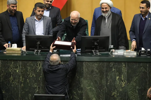 موازنة العام الإيراني الجديد..آلاف المليارات للمؤسسات الدينية والدعائية التابعة للنظام