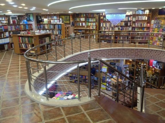 شهر کتاب مرکزی تهران به دلیل حضور بدون حجاب مشتریان پلمب شد