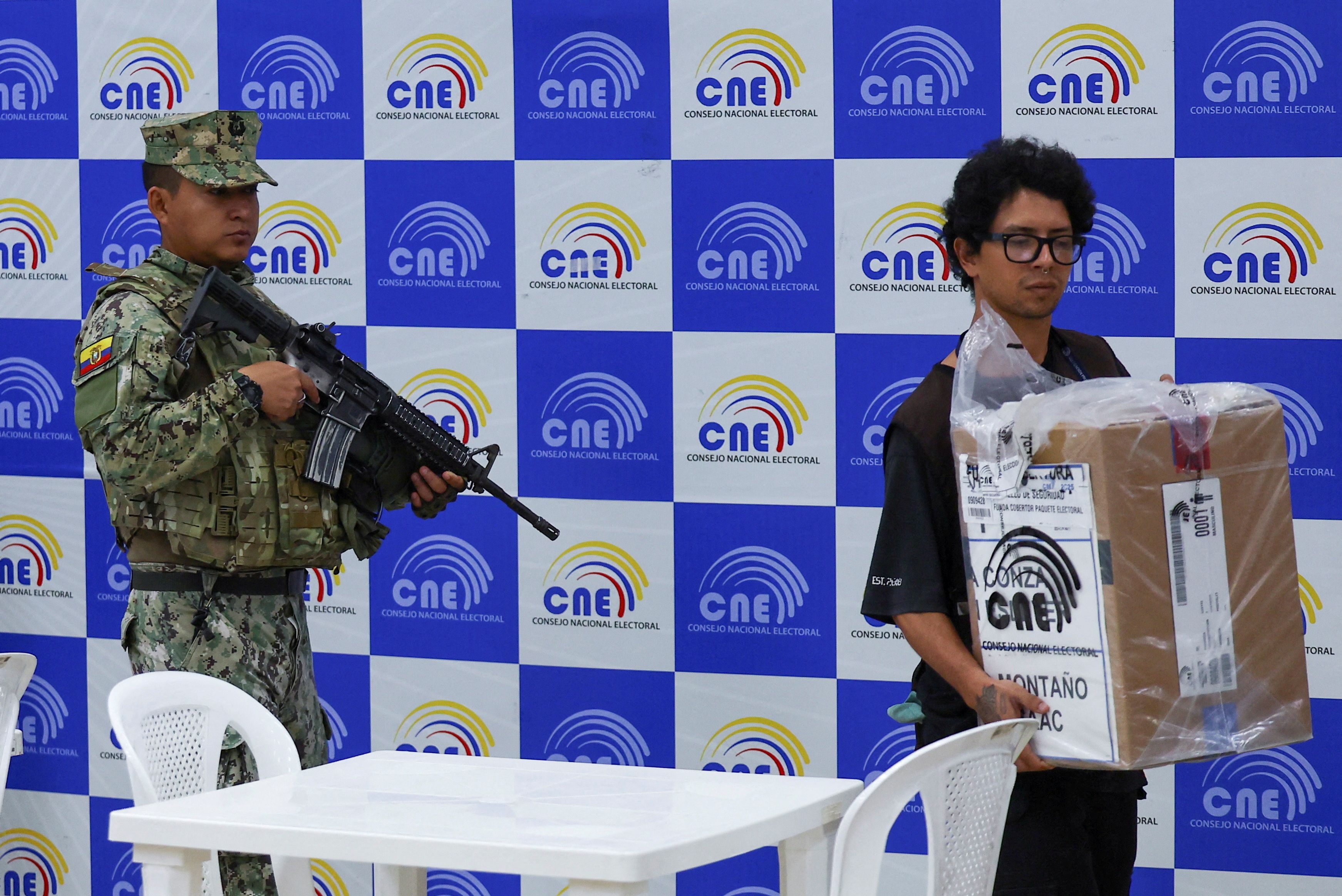 انتخابات اکوادور با رییس‌جمهوری فعلی و نامزدی دیگر، به دور دوم کشیده خواهد شد