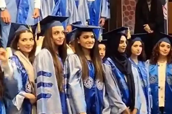 روزنامه شرق: حراست دانشگاه شریف به خانواده دانشجویان: «دختر شما در دانشگاه عریان میگردد»