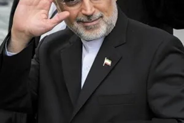 وزير خارجية إيران الأسبق: كان من المُقرّر أن نكون القوة الأولى في المنطقة بحلول 2025