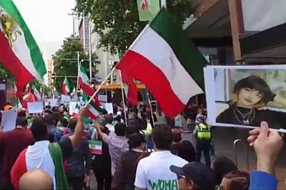 Diaspora Iranians protesting with pre-revolution flags