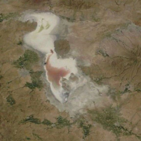 فعال محیط زیست: اجازه ورود یک قطره آب به دریاچه ارومیه را نمیدهند