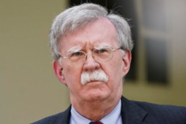 مشاور امنیت ملی سابق ترامپ: مذاکره با رژیم ایران اتلاف وقت است