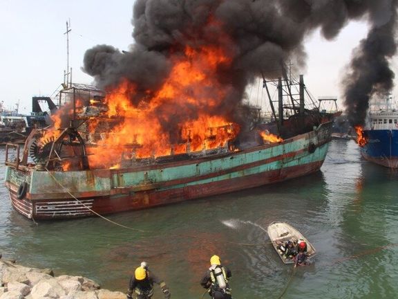 آتشسوزی چهار لنج صیادی در بندرلنگه دستکم یک کشته برجای گذاشت