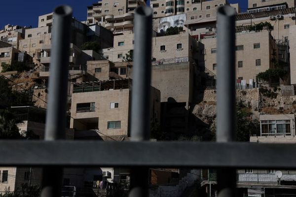 الشرطة الإسرائيلية: اعتقال 7 جواسيس خططوا لاغتيال عالِم نووي ورئيس بلدية بأوامر إيرانية