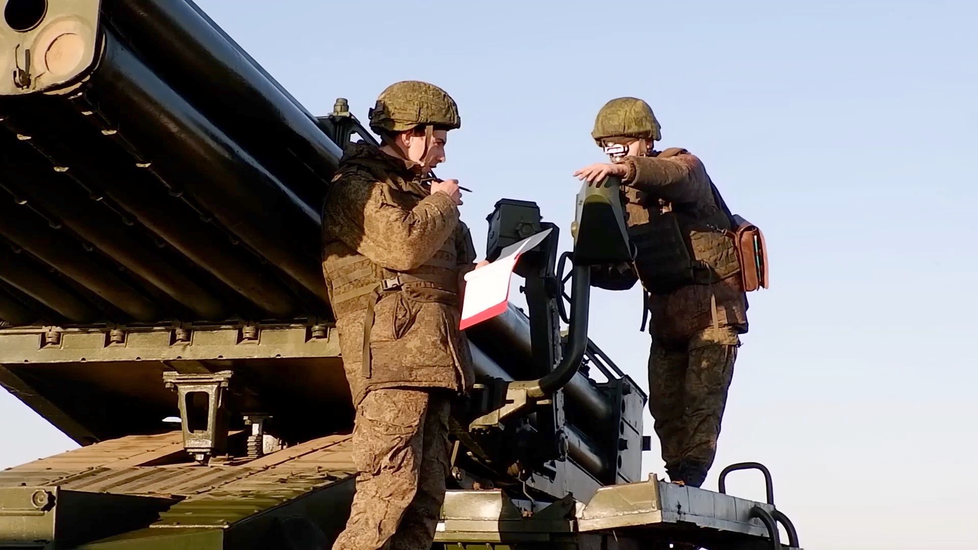 روسیه: تانک‌ها و تجهیزات کریمه را ترک می‌کنند؛ غرب: نشانه‌ای از خروج از مرز اوکراین نیست