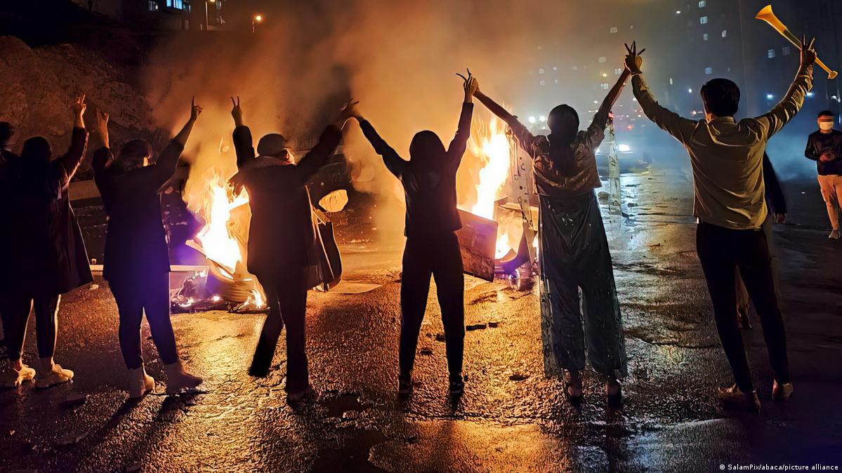 سیل تحریم‌های حقوق بشری علیه جمهوری اسلامی همزمان با آغاز اعدام معترضان در ایران