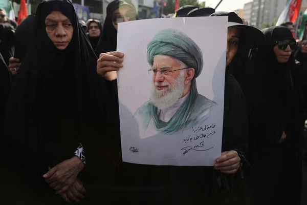 حياة خامنئي في يدَي ترامب ونتنياهو