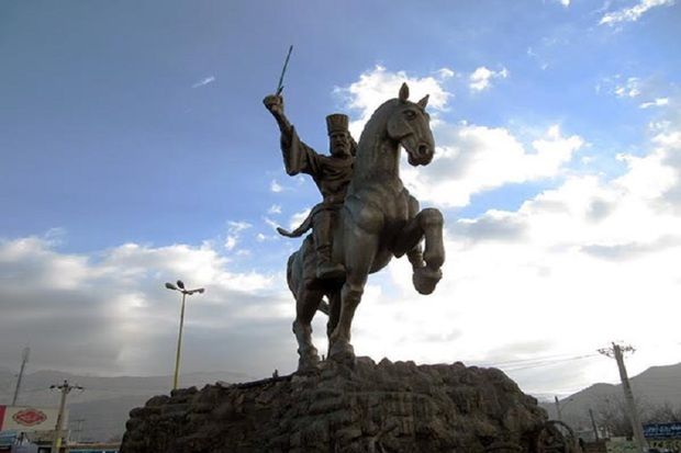 فرمانده سپاه در یاسوج تلاش زیادی برای حذف مجسمه آریوبرزن به اتهام اینکه «دم اسب آریوبرزن» به سمت محل دفن «شهدا» است، کرد. مجسمه حذف نشد اما چندین بار شمشیر آن شکست و یا آتش گرفت. 