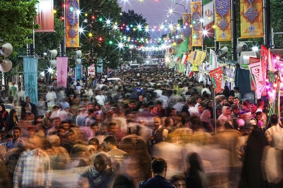 Crowds in Iran's northwestern city of Zanjan, June 2025