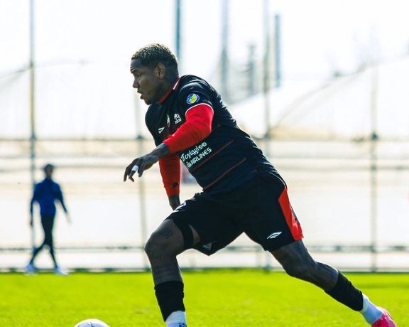 کیوتو تاییدیه خمس را نگرفت؛ فسخ قرارداد مهاجم خارجی تراکتور در کمتر بیست روز!