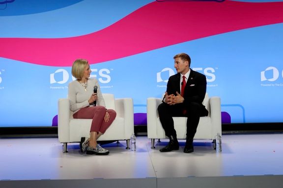 معاون وزیر خارجه آمریکا درباره اعتراضات ایران: فشار حداکثری حکومت را به زانو درآورده است