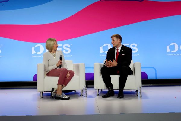 معاون وزیر خارجه آمریکا درباره اعتراضات ایران: فشار حداکثری حکومت را به زانو درآورده است