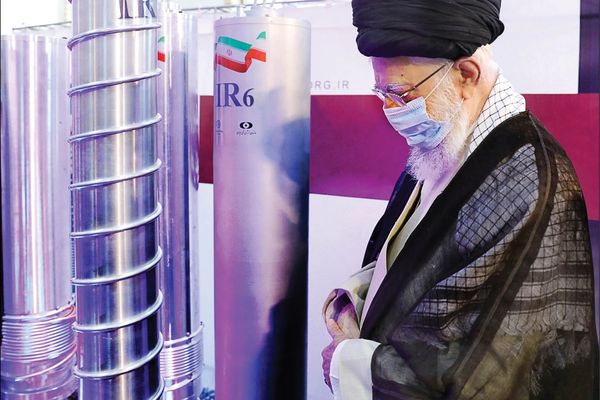 معهد إسرائيلي: إيران تواجه خيارات"محفوفة بالمخاطر" في ظل محدودية أوراق الضغط المتاحة لديها