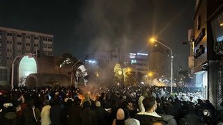 خیابان بهمثابه اتاق گاز؛ گزارش شاهدان عینی از حمله شیمیایی ماموران به معترضان بیدفاع