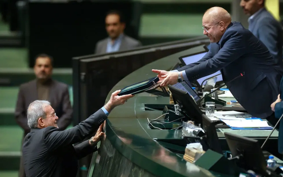 عضو کمیسیون برنامه و بودجه مجلس: به احتمال زیاد سال آینده بنزین گران میشود