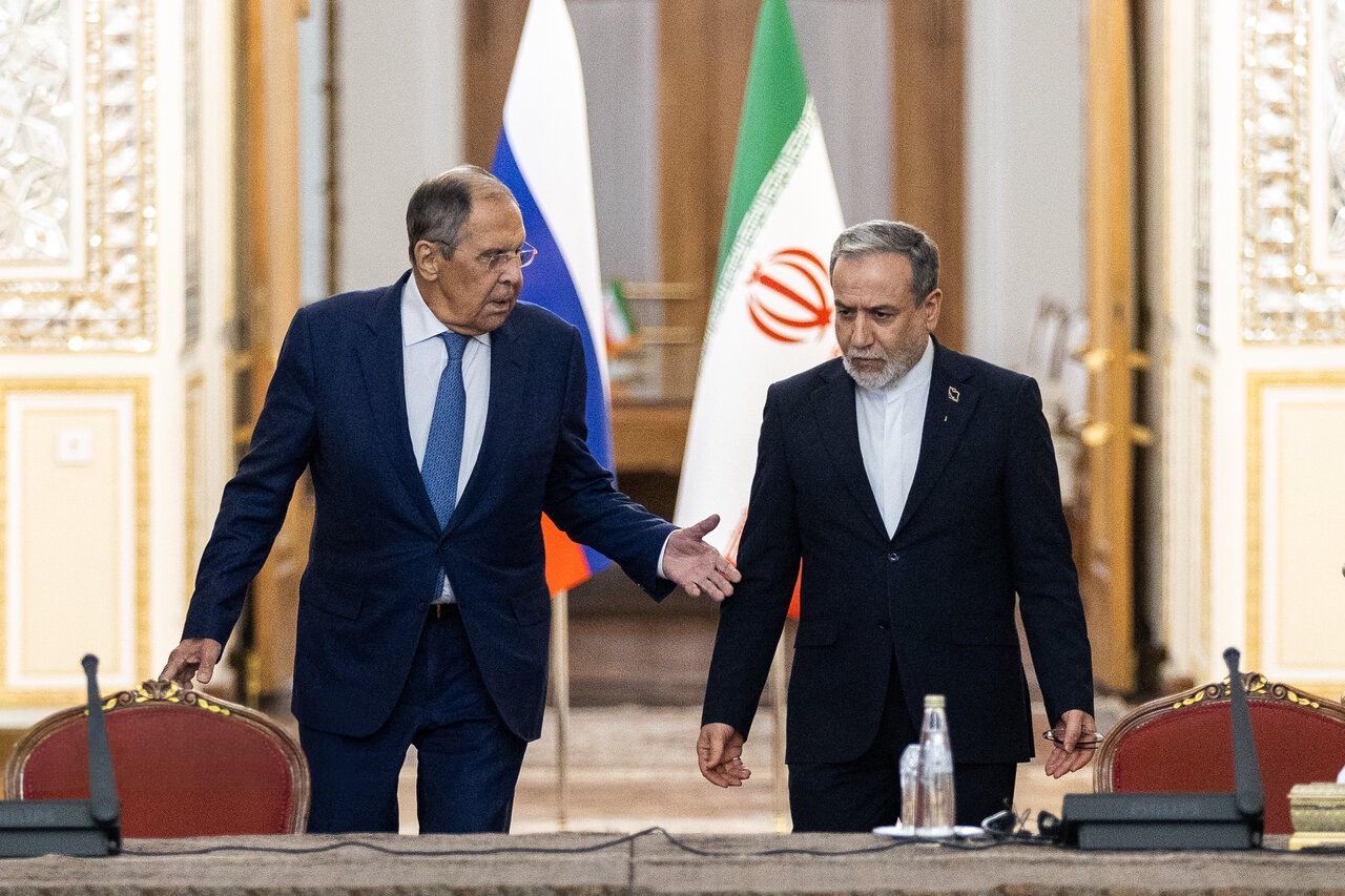 Russia steps between Iran and US, but how far can it go?