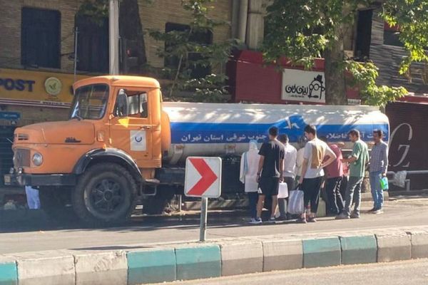 أزمة مائية تضرب المحافظات الإيرانية والحكومة تحمّل المواطنين فشلها وتحذيرات من "الطبقية"