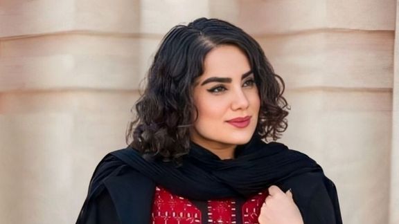 زینب خنیابپور، معترض به حجاب اجباری، برای انتشار تصاویر بدون حجاب به ۲ سال حبس محکوم شد