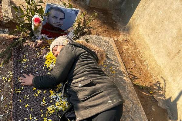 ۱۰۰ روز پس از دیماه خونین، دادخواهی خانوادههای کشتهشدگان در سایه سرکوب ادامه دارد