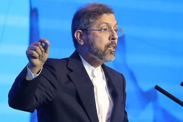 نائب وزير الخارجية الإيراني: قنوات اتصال عديدة مع واشنطن ونسعى لتفادي الحرب